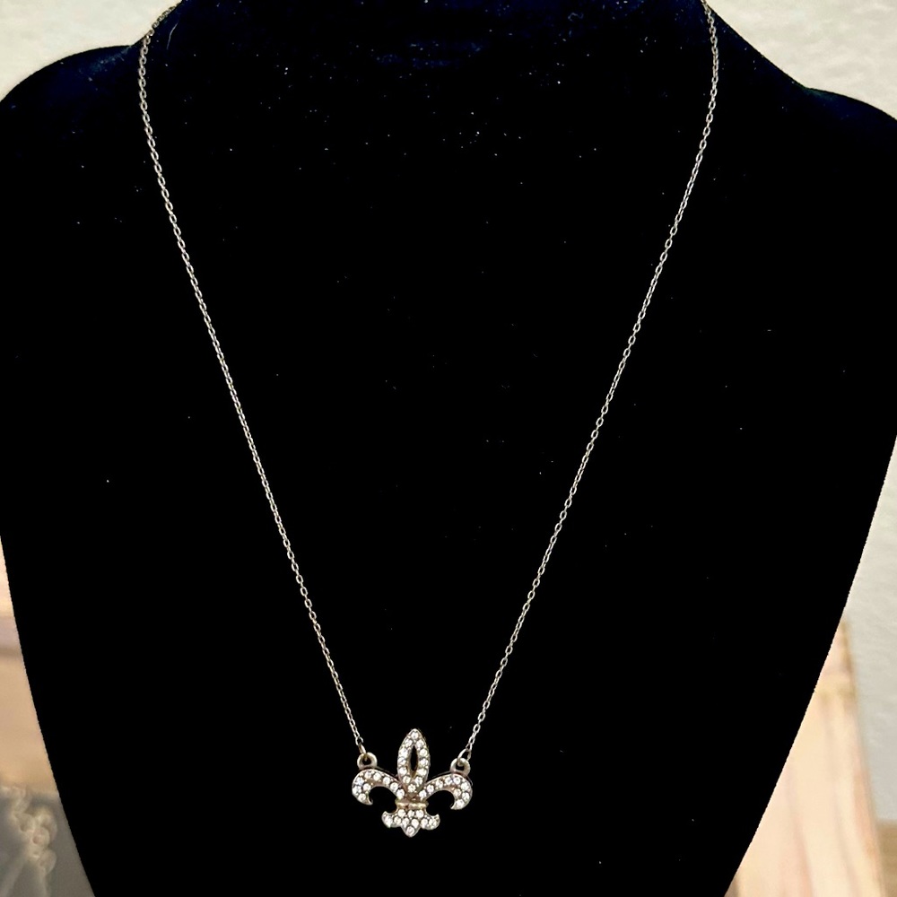 NWOT Stunning Sterling Silver Necklace